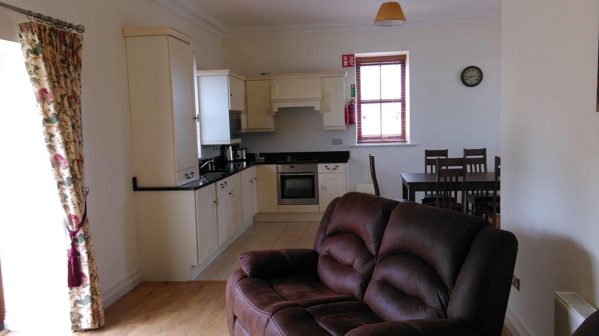 New Forest Estate Lodges Tyrrellspass Exterior foto